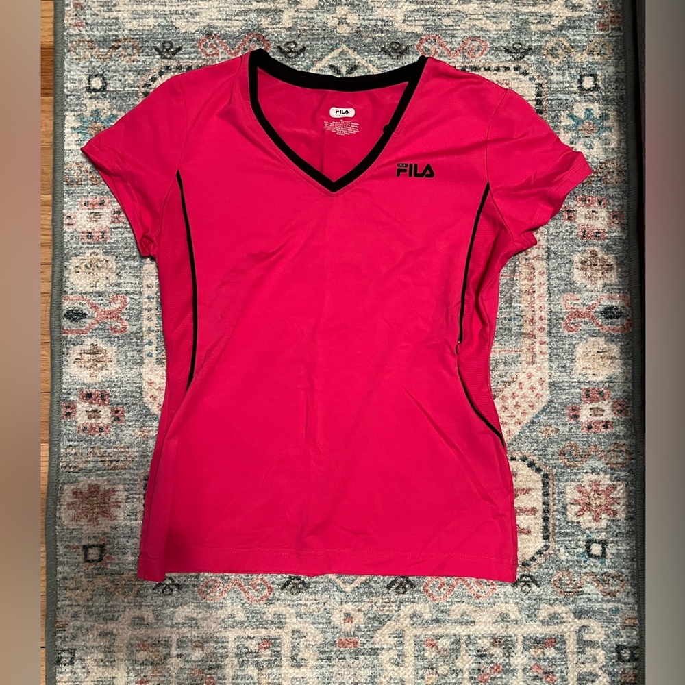 Pink fitness top with side pocket